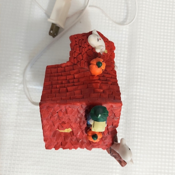 Halloween Spooky Hollow Small Lighted Porcelain House Haunted Ghosts 1997 - Picture 3 of 11